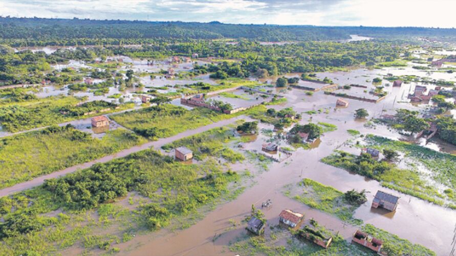 Cheia dos rios Tocantins e Itacaiúnas afeta cada vez mais pessoas. Desabrigados estão sendo levados para abrigos.